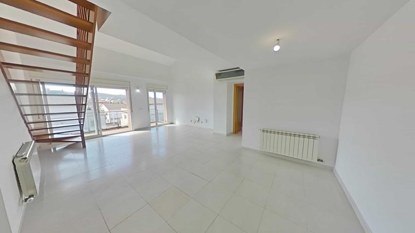 Dúplex En venta en Santa Margarida i els Monjos photo 0