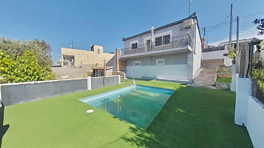 Casa En venta en Subirats photo 0