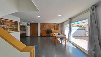 Casa En venta en Santa Margarida i els Monjos photo 0