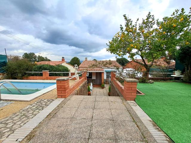 Casa En venta en Esparreguera photo 0