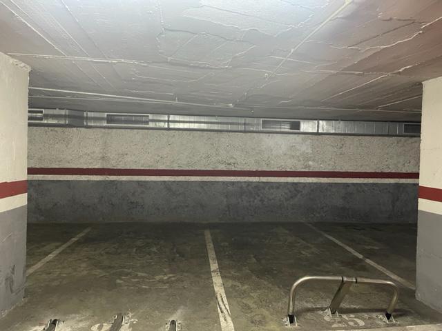 Parking En venta en les Corts photo 0