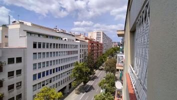 Piso En venta en Sants photo 0