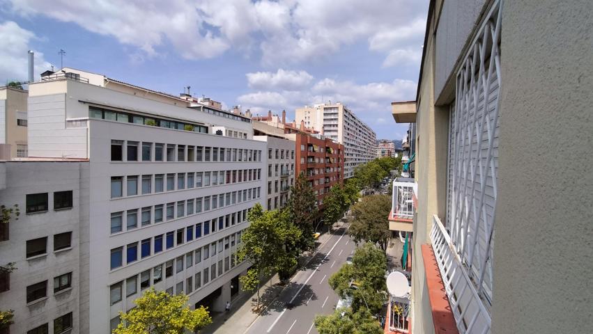 Piso En venta en Sants photo 0