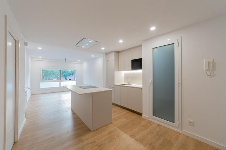 Piso En venta en Sants - Badal photo 0