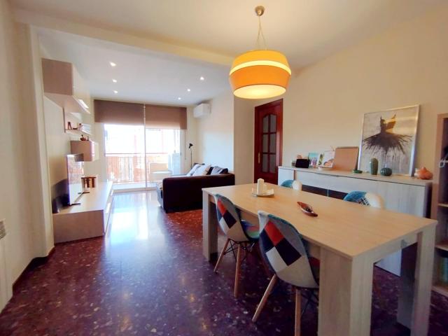 Piso En venta en L'Hospitalet de Llobregat photo 0