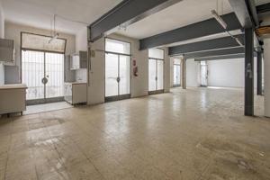 Local En venta en L'Hospitalet de Llobregat photo 0