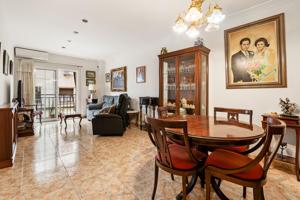 Piso En venta en L'Hospitalet de Llobregat photo 0