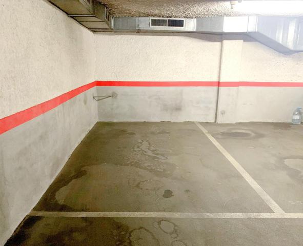 Parking En venta en Sant Antoni (Barcelona) photo 0