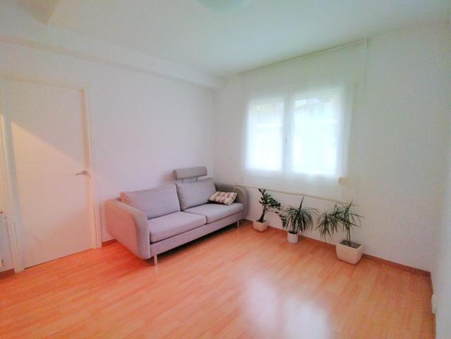 Piso En venta en Sants - Badal photo 0