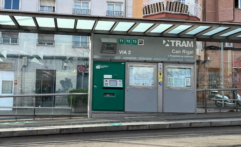 Piso En venta en L'Hospitalet de Llobregat photo 0