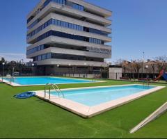 ESPECTACULAR PLANTA BAJA CON INCREIBLE TERRAZA DE 58 M2 CON VISTAS A LA PISCINA EN UNA DE LAS MEJORES URBANIZACIONES ZONA KELME photo 0