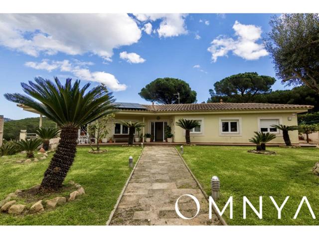 Chalet en venta en Mas Trempat Santa Cristina photo 0