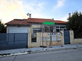 Chalet en venta en Pioz photo 0
