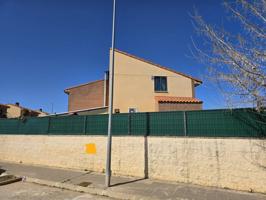 Chalet pareado en venta en Pioz photo 0