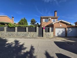 Chalet en venta en Pioz photo 0