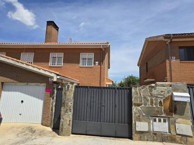 Chalet pareado en venta en Pioz photo 0