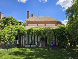 VIVIENDAS JUMA pone a su disposición chalet independiente de 4 habitaciones con piscina en parcela de 582 m2 sito en la photo 0