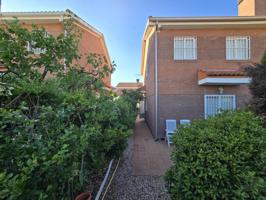 Chalet pareado en venta en Pioz photo 0