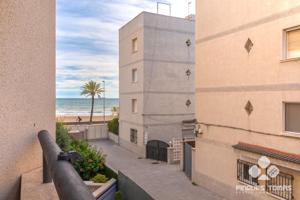 Piso luminoso en primera línea con vistas al mar en Cunit photo 0