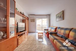 Piso en primera línea lateral con plaza de parking en Cunit photo 0