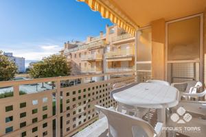 Luminoso piso de tres dormitorios con piscina en Cunit photo 0