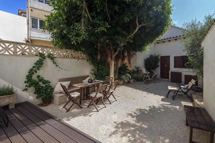 💎 Exclusiva oportunidad en Pere Garau: 140 m² construidos + 70 m² de patio 🌿 y fachada típica mallorquina 🏡 photo 0