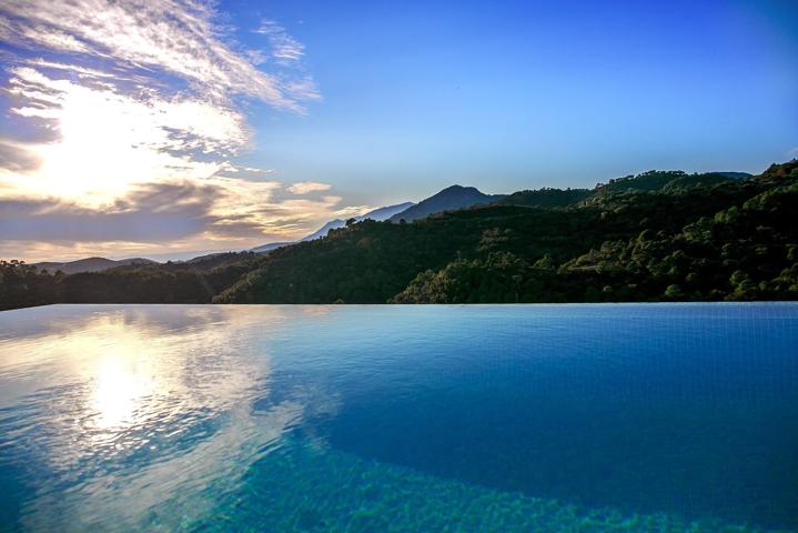 NUEVA VILLA CONTEMPORÁNEA EN UN ENTORNO NATURAL CON VISTAS AL GOLF Y MONTAÑA photo 0