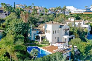 Magnífica Villa en venta en el Puerto de Los Almendros, Benahavís - Marbella photo 0