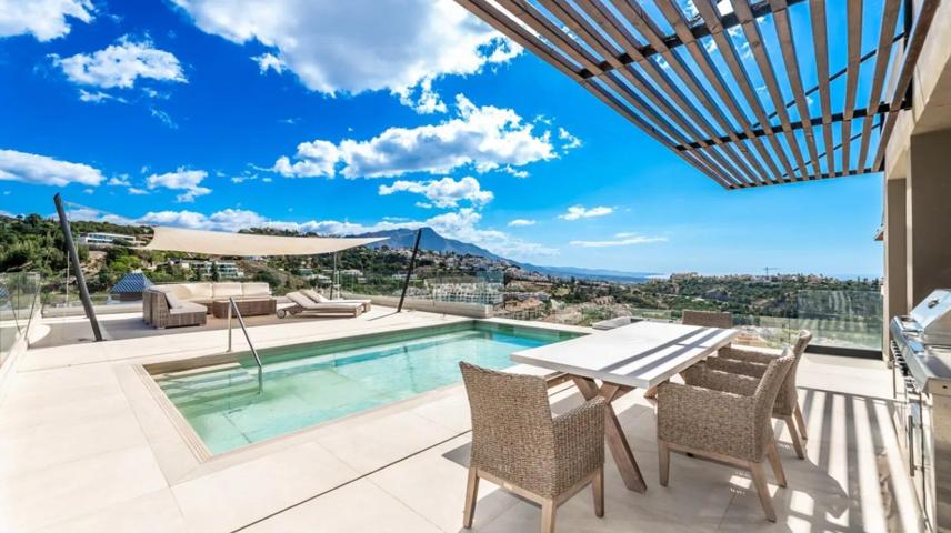 Magnífica Villa Moderna de 7 Dormitorios con Impresionantes Vistas al Mar en Los Arqueros, Benahavís photo 0