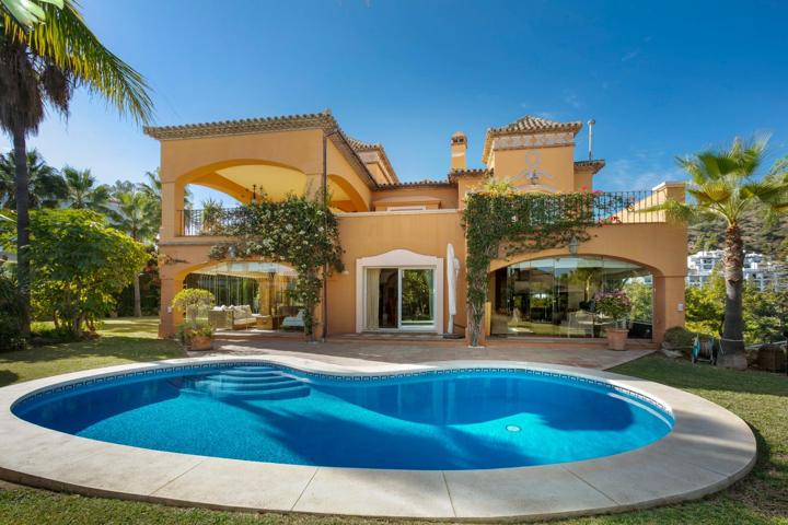 VILLA CON HERMOSA ELEGANCIA MEDITERRANEA - BENAHAVIS photo 0