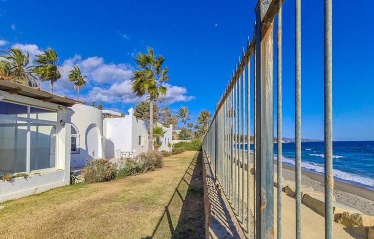 VILLA JUNTO A LA PLAYA - MARBELLA photo 0