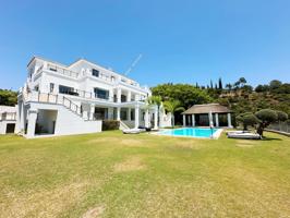 Villa de Lujo Renovada en Venta en El Madroñal con Vistas al Mar y Montaña – Costa del Sol photo 0