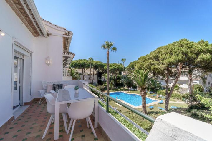 Exclusivo Ático en Venta en Primera Línea de Playa, Estepona, Costa del Sol – Vistas al Mar y la Mon photo 0