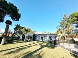 Oportunidad de Inversión: Villa para Reformar en El Paraíso Barronal, a Solo 200m de la Playa photo 0