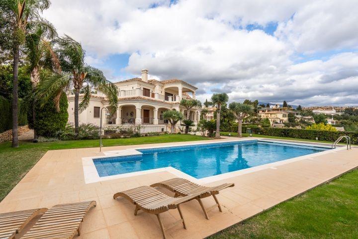 HERMOSA VILLA FAMILIAR - BENAHAVIS photo 0