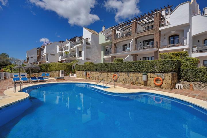 Apartamento en Venta con Vistas al Mar y la Montaña en la Costa del Sol photo 0