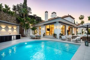 Villa en Primera Línea de Golf en Venta en El Herrojo Alto, La Quinta photo 0