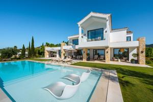 Villa de Lujo de Nueva Construcción en Venta en Marbella photo 0