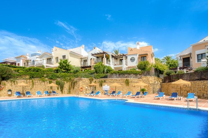 Chalet adosado en venta en Los Almendros – Los Arqueros Golf photo 0