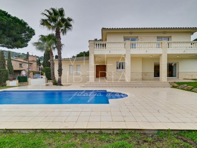 Casa En venta en Castell-Platja D'Aro photo 0