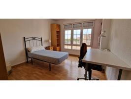 Habitacion en alquiler en Ensanche photo 0