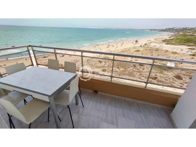 ¡Oportunidad Única Frente al Mar en Vistahermosa! 🌊 photo 0