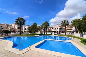 Apartamento con piscina comunitaria photo 0