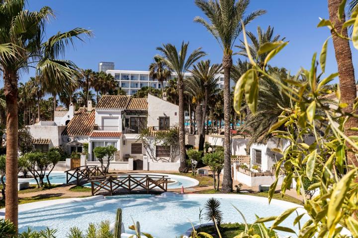 Piso En venta en Avenida Entremares, 4. 04740, Roquetas De Mar (almería), Roquetas De Mar photo 0
