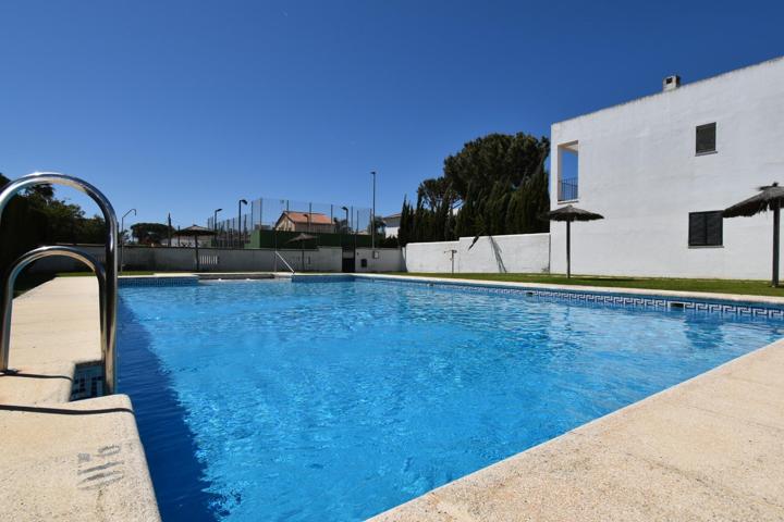 ADOSADO 4 DORMITORIOS 3 BAÑOS PISCINA GARAJE PÁDEL LA BARROSA photo 0