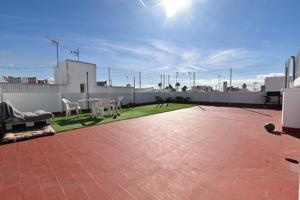 Amplia y luminosa vivienda 3 dormitorios 2 baños + trastero y 100 m2 solarium photo 0