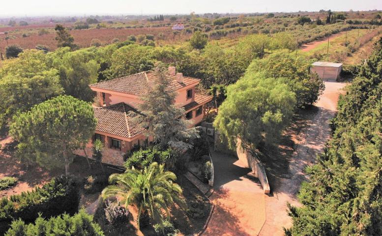 ESPECTACULAR CASA CON TERRENO EN LA SELVA DEL CAMP photo 0