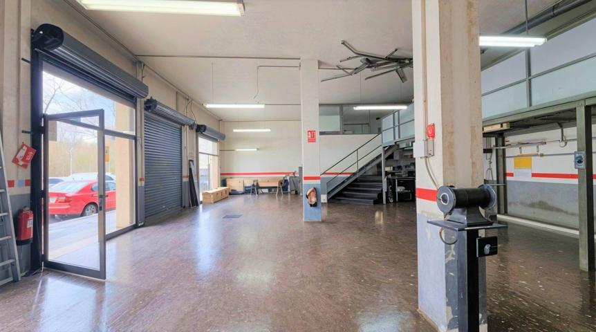 LOCAL IDEAL PARA NEGOCIO, PARKING O COCHERAS photo 0