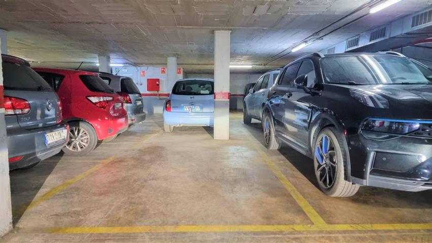 AMPLIA PLAZA DE PARKING EN ALQUILER EN ZONA PLAZA LLIBERTAT photo 0