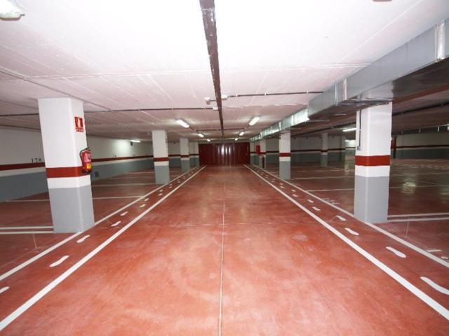Plazas de garaje en venta en Centro Comercial Nueva Alcalá photo 0